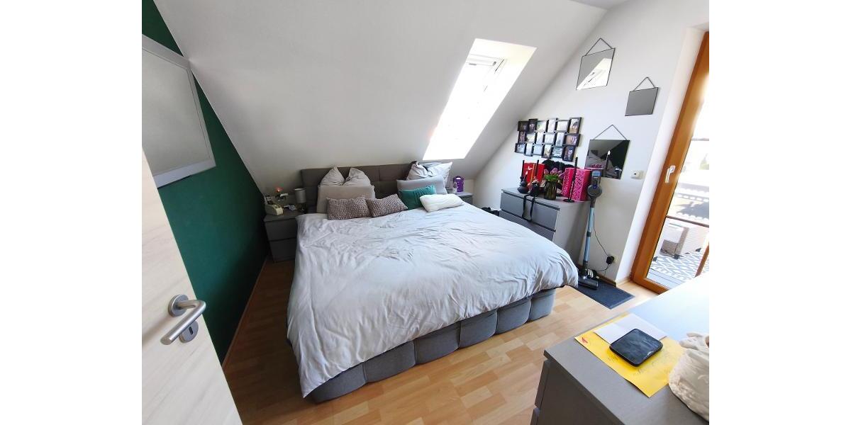 Kinder- / Arbeitszimmer mit Zugang zum Balkon Bild 1