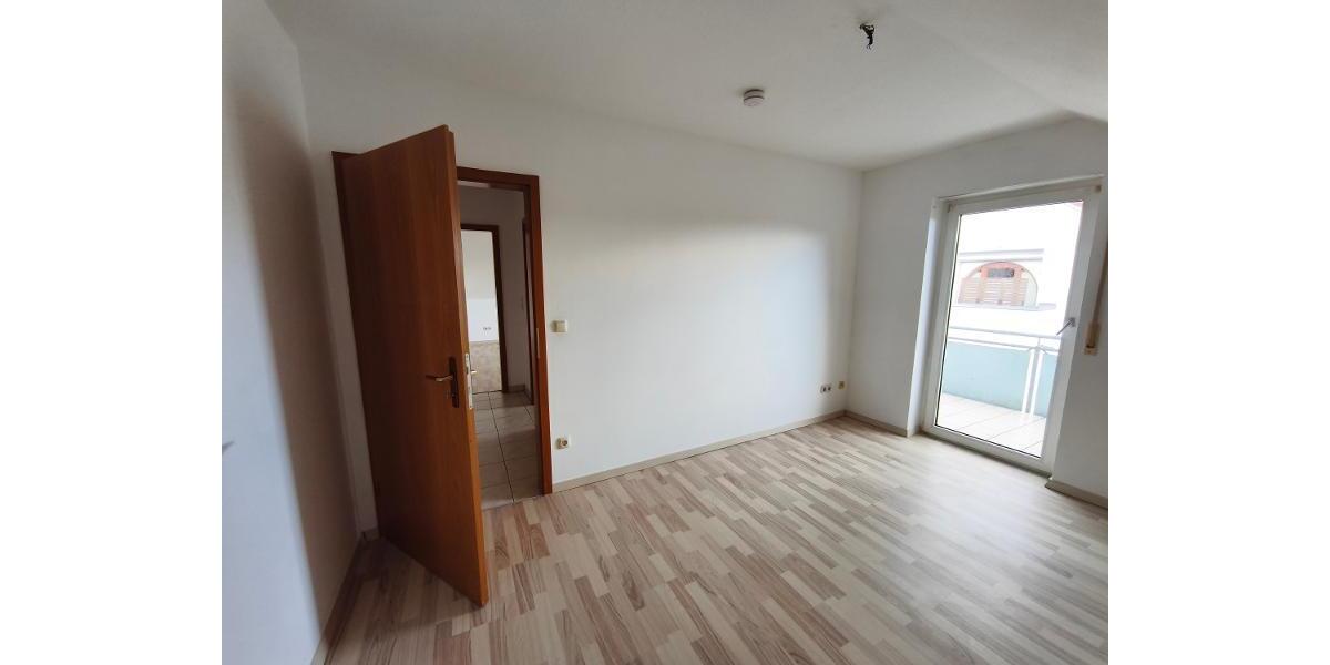 Elternschlafzimmer mit Zugang zum Balkon Bild 3
