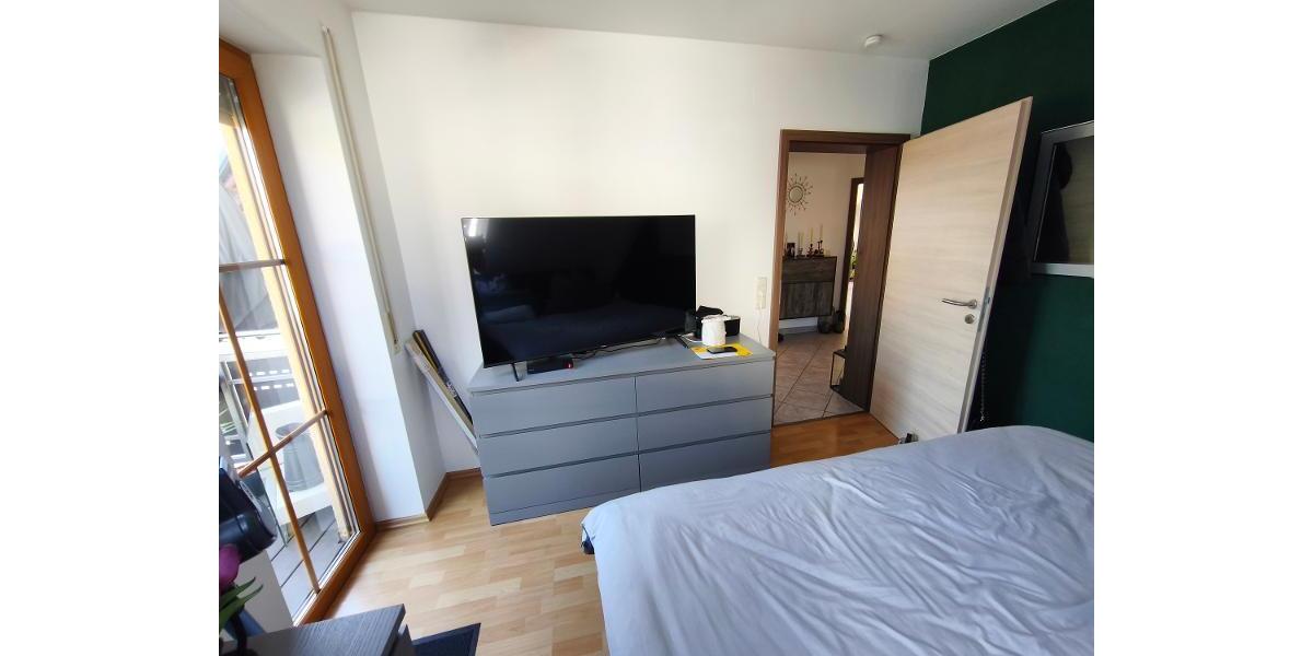 Kinder- / Arbeitszimmer mit Zugang zum Balkon Bild 3