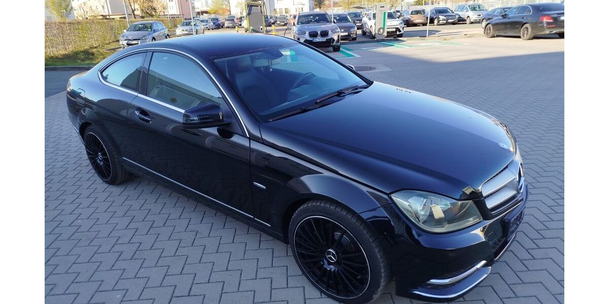 Mercedes-Benz 250 216.409 km 9.450 &euro; Fürth 90765